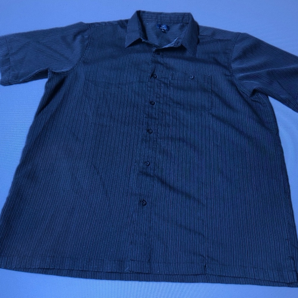 Men's Short Sleeve Button-Up Shirt in Dark Navy Pinstripe